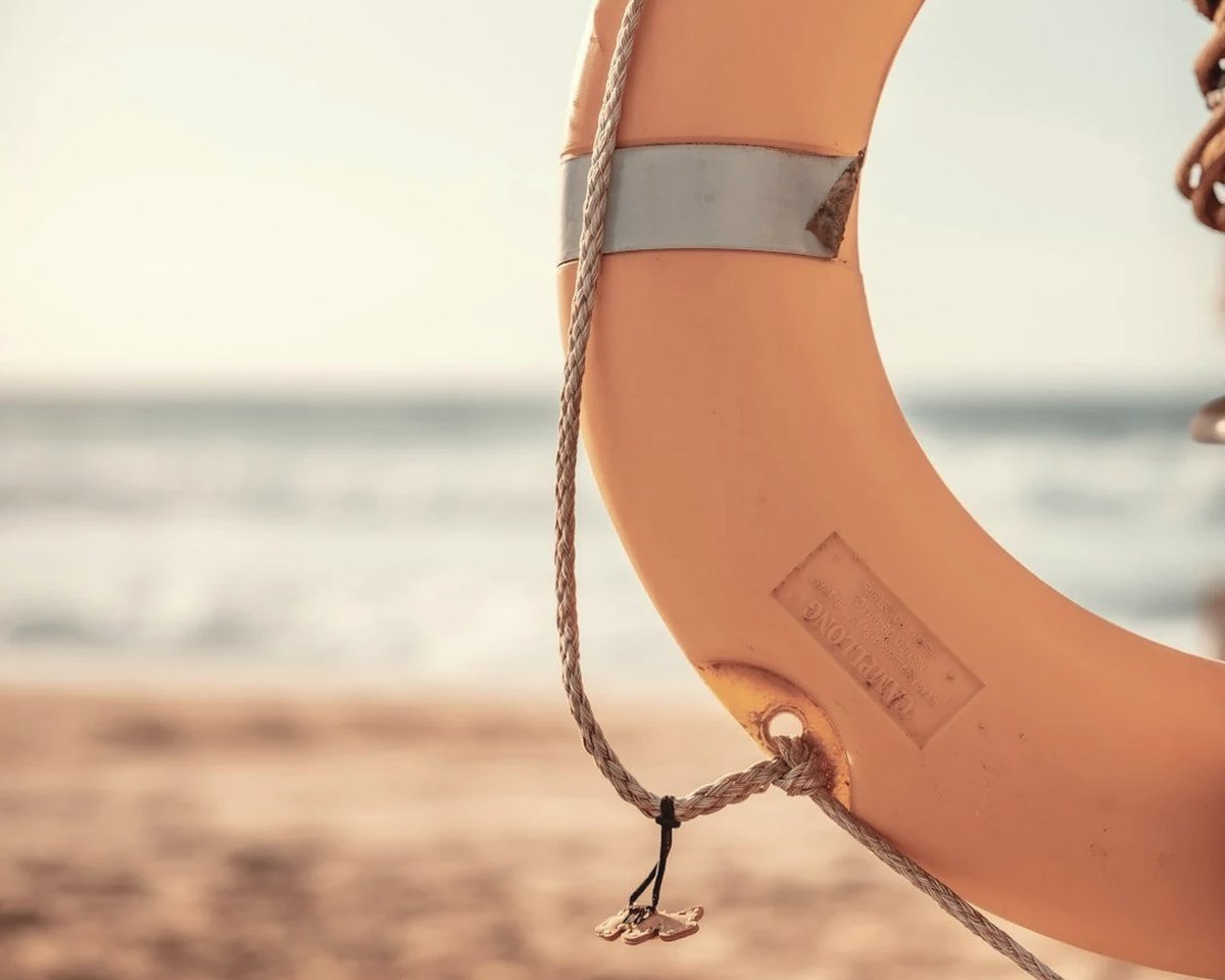 Rettungsring am Strand – Akutbegleitung durch Krise und Konflikt